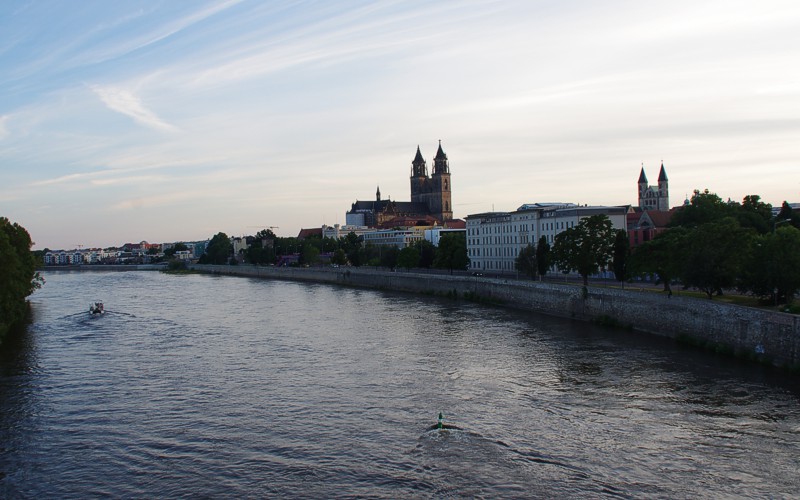 Blick von der Strombrücke auf Elbe, Dom und Kloster